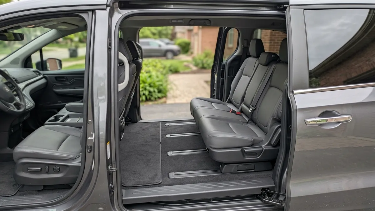 Toyota Sienna Car Seat Configuration: Row-by-Row Options
